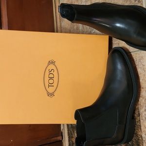 Tod's chelsea leather boots